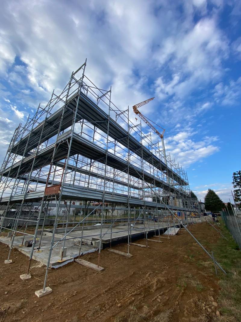 perin-ponteggi-castelserpio-montaggio-ponteggio-realizzazione-edifici-prefabbricati-legno (4)